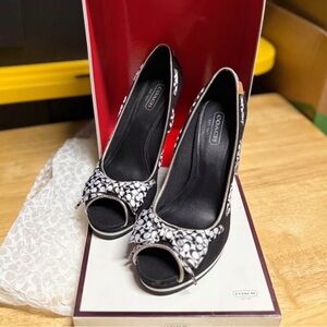 NEW COACH THALIA Black & White
Denin Peep Toe wedge shoes
WOMENS 8.5 NBW